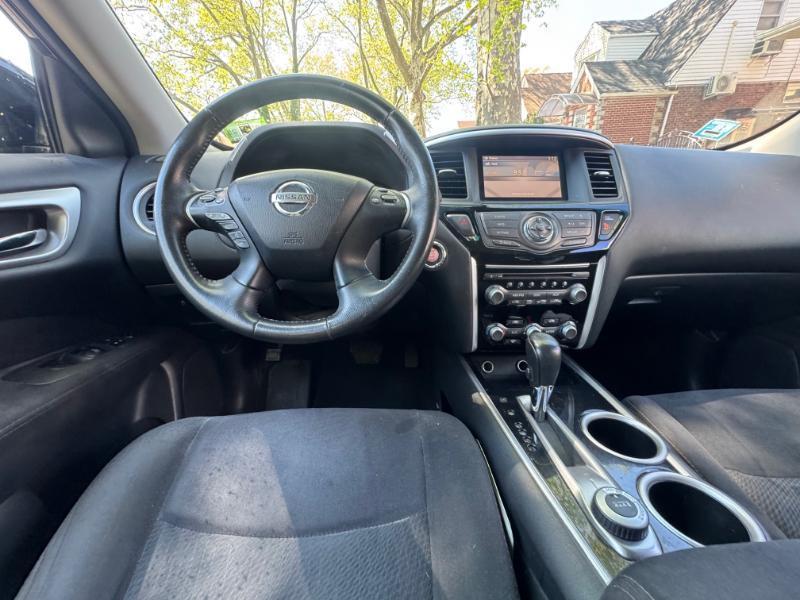 Nissan Pathfinder SV 4WD 2014