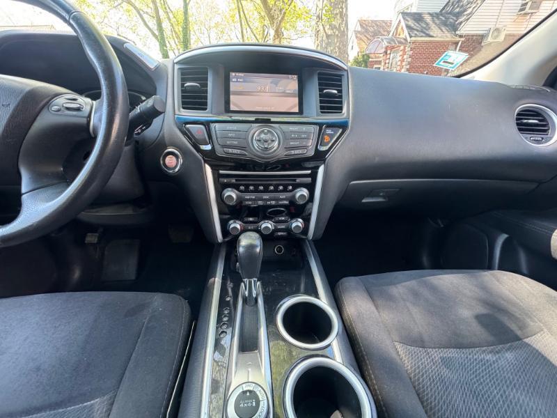 Nissan Pathfinder SV 4WD 2014