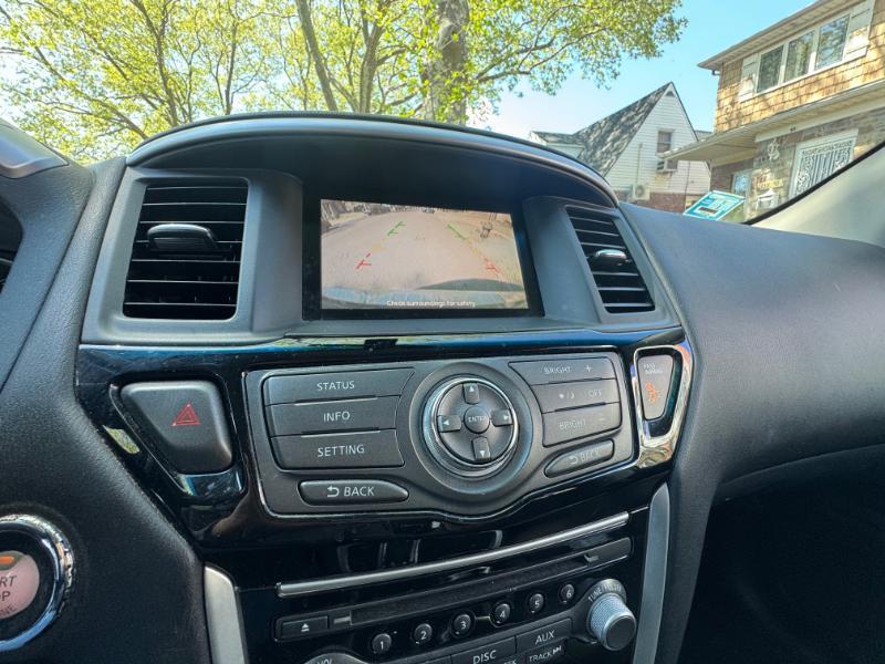 Nissan Pathfinder SV 4WD 2014