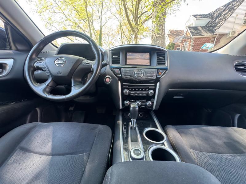 Nissan Pathfinder SV 4WD 2014