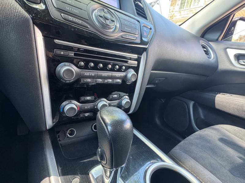 Nissan Pathfinder SV 4WD 2014