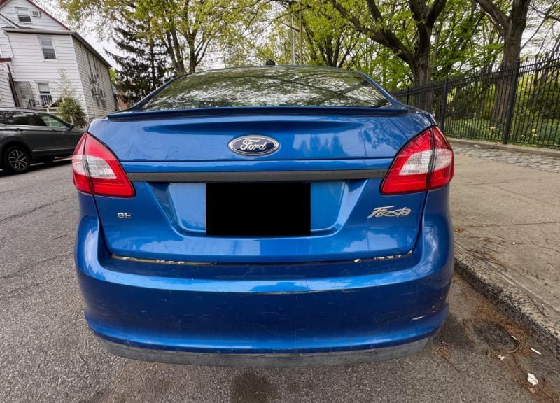 Ford Fiesta SE Sedan 2011