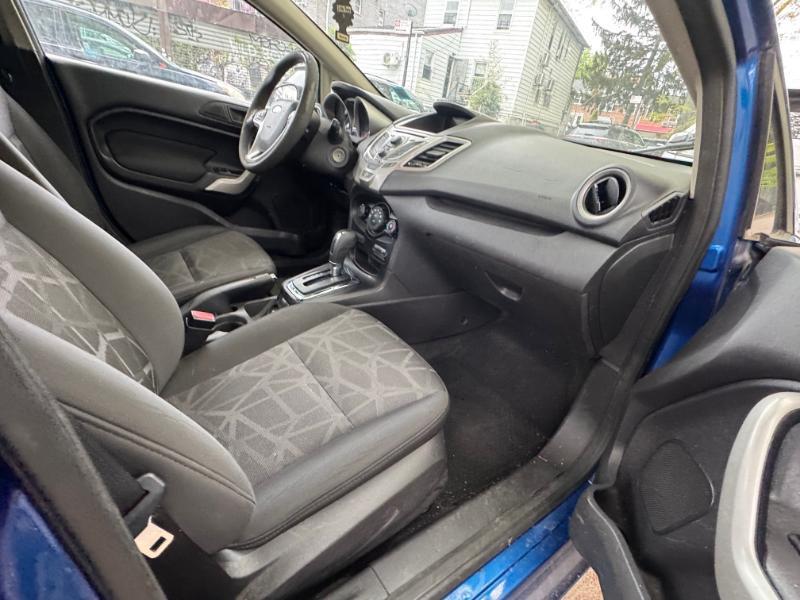 Ford Fiesta SE Sedan 2011