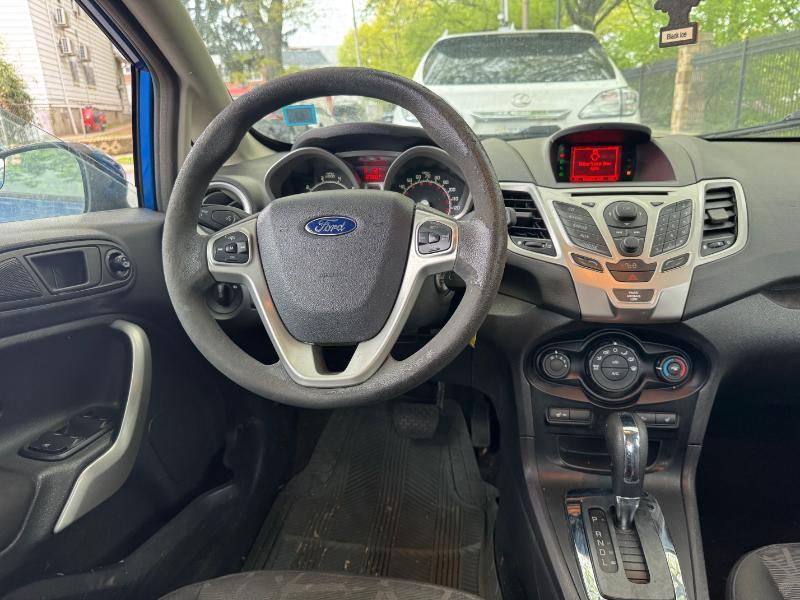 Ford Fiesta SE Sedan 2011