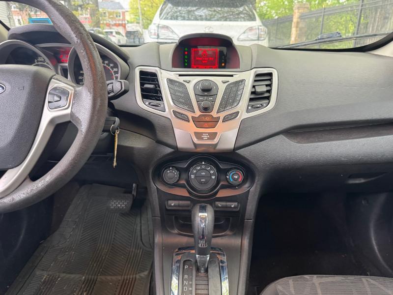Ford Fiesta SE Sedan 2011
