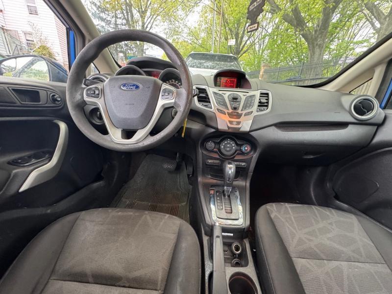 Ford Fiesta SE Sedan 2011