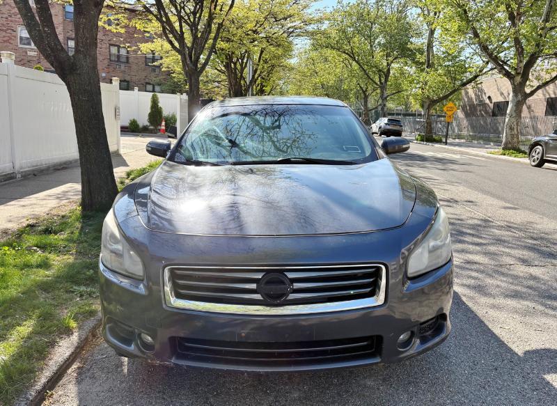 Nissan Maxima SV 2012