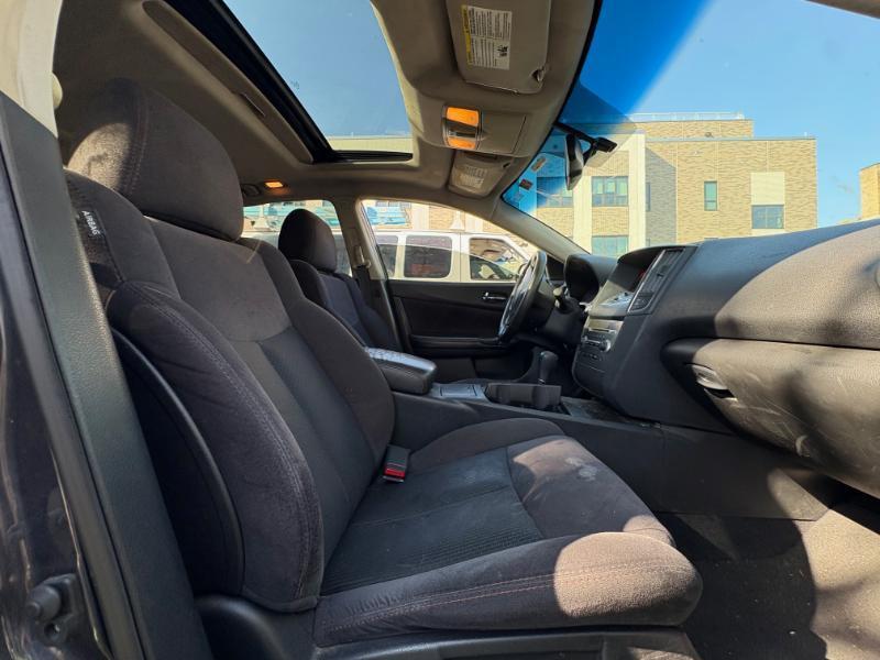 Nissan Maxima SV 2012