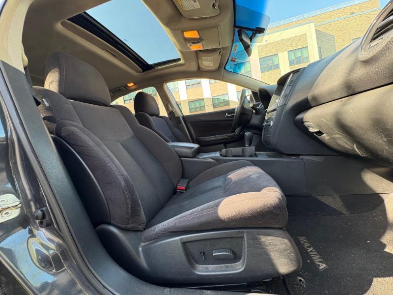 Nissan Maxima SV 2012