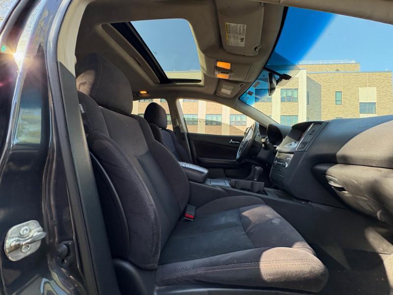 Nissan Maxima SV 2012