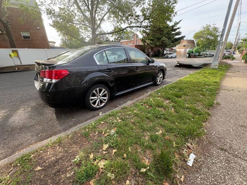 Subaru Legacy 2.5i Premium 2013