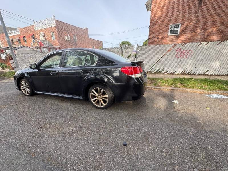 Subaru Legacy 2.5i Premium 2013