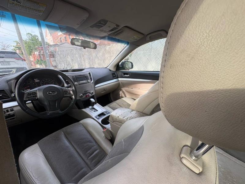 Subaru Legacy 2.5i Premium 2013