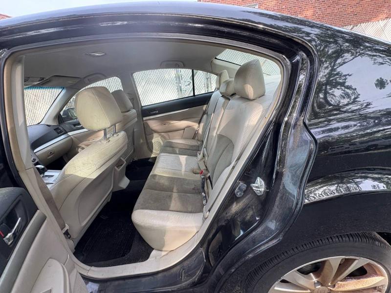 Subaru Legacy 2.5i Premium 2013