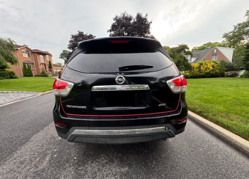 Nissan Pathfinder SV 4WD 2013
