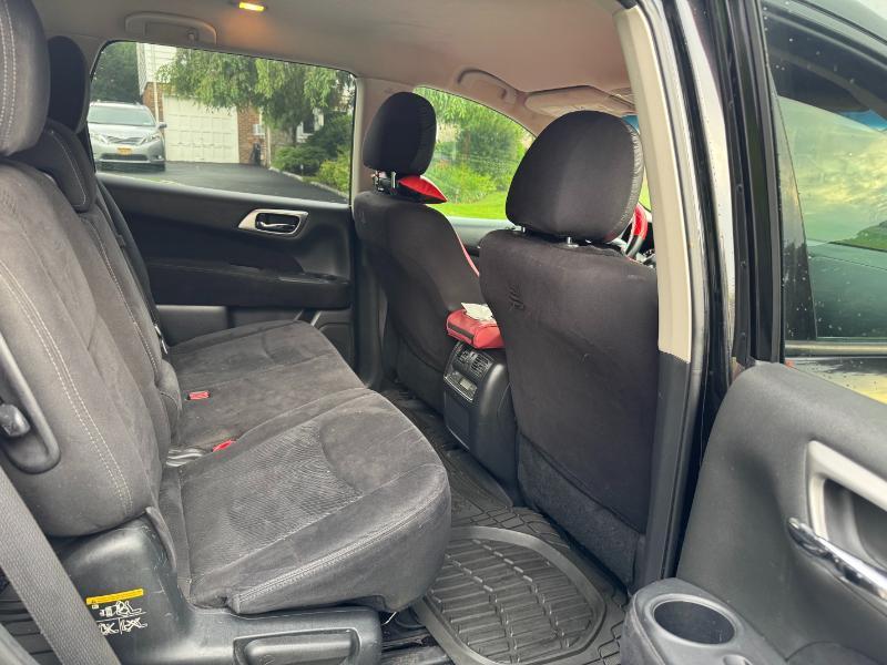 Nissan Pathfinder SV 4WD 2013