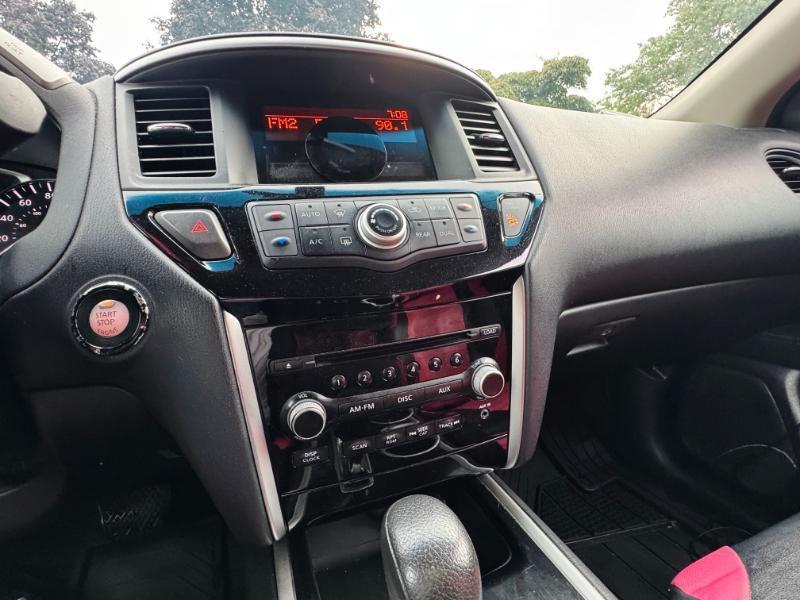 Nissan Pathfinder SV 4WD 2013