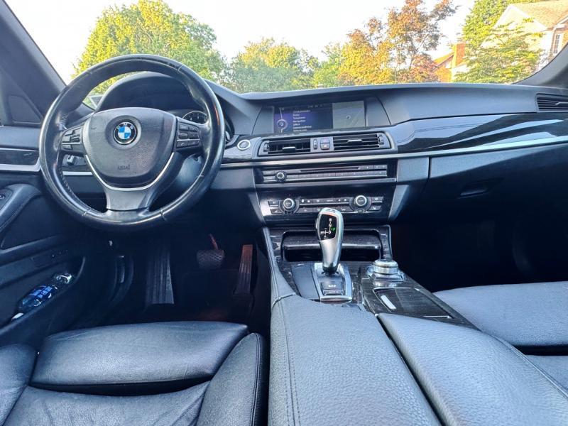 BMW 5-Series 528i 2011