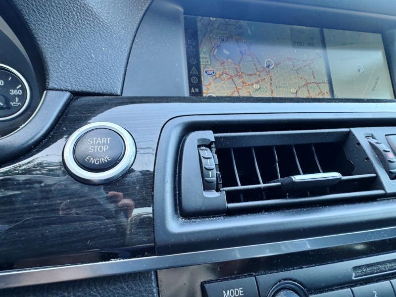 BMW 5-Series 528i 2011