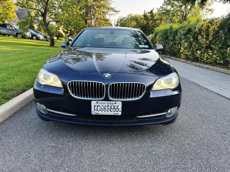 BMW 5-Series 528i 2011