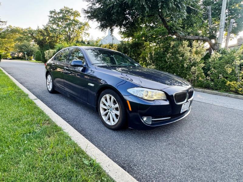 BMW 5-Series 528i 2011