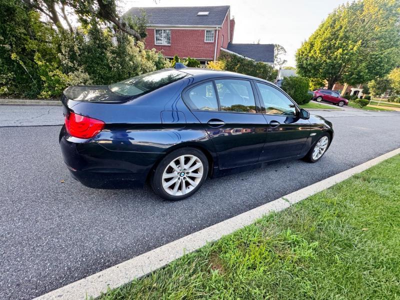 BMW 5-Series 528i 2011