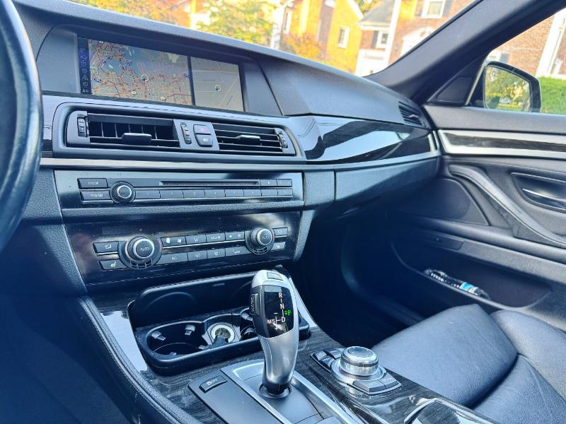 BMW 5-Series 528i 2011