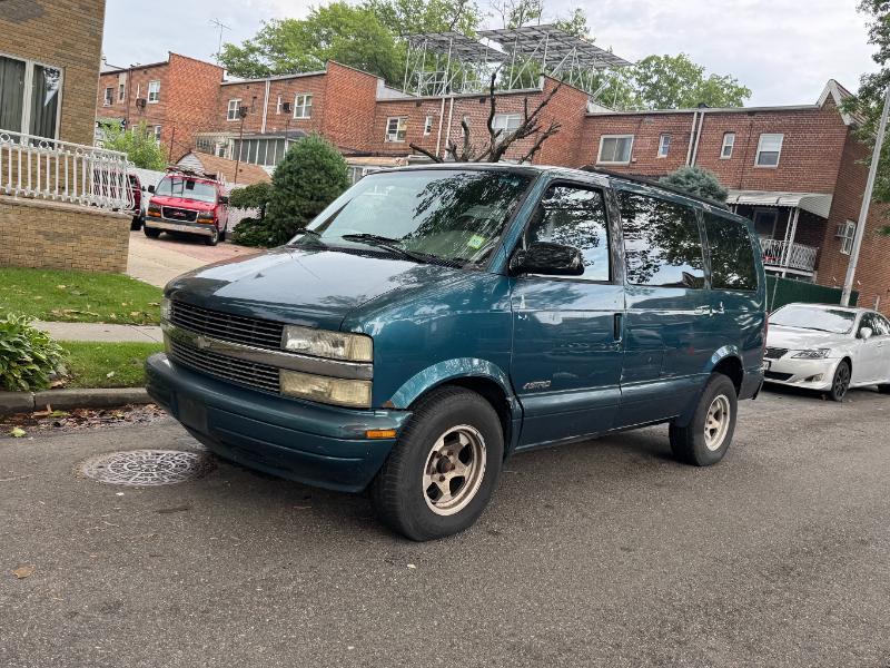 2000 Chevrolet Astro 2WD