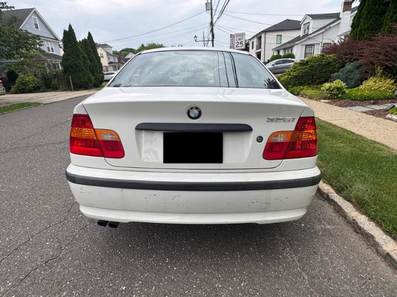 BMW 3-Series 325i Sedan 2005
