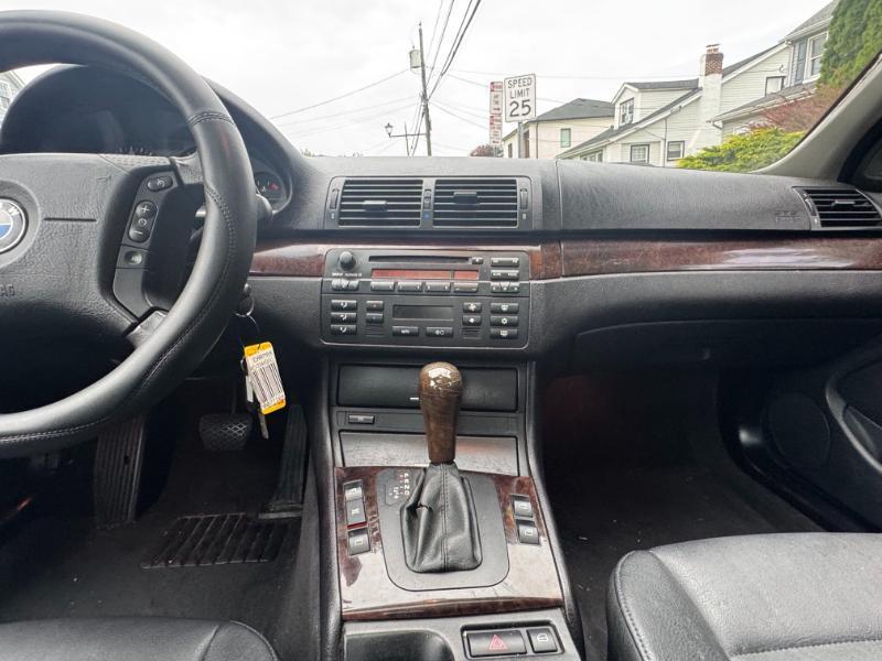 BMW 3-Series 325i Sedan 2005