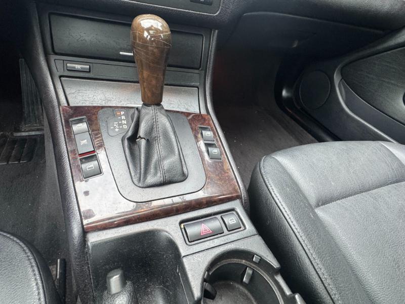 BMW 3-Series 325i Sedan 2005