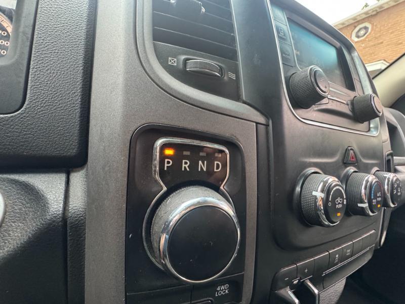 RAM 1500 SLT Quad Cab 4WD 2017