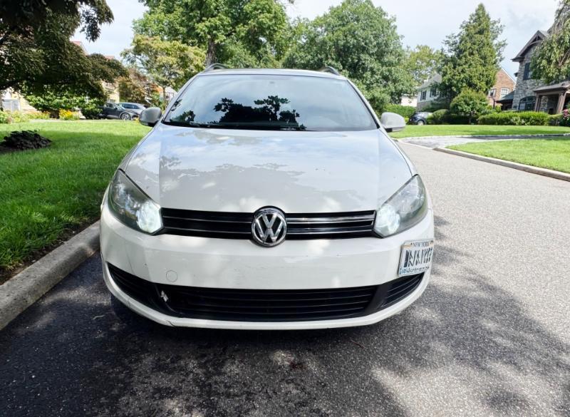 Volkswagen Jetta SportWagen 2.5L SE 2011