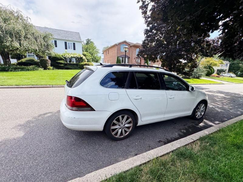 Volkswagen Jetta SportWagen 2.5L SE 2011