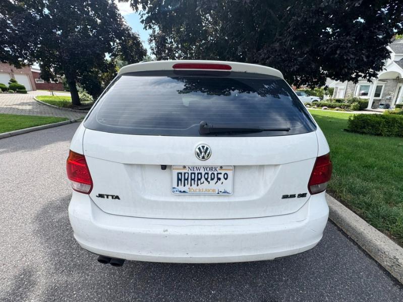Volkswagen Jetta SportWagen 2.5L SE 2011