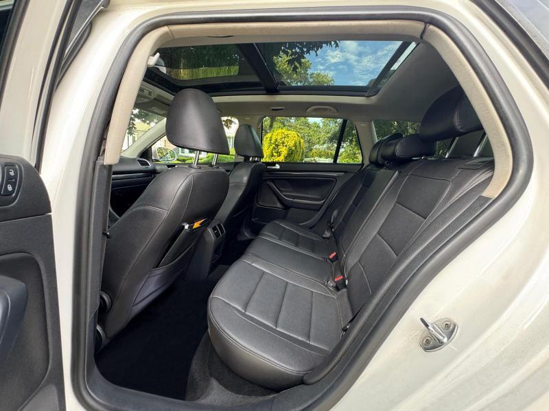 Volkswagen Jetta SportWagen 2.5L SE 2011