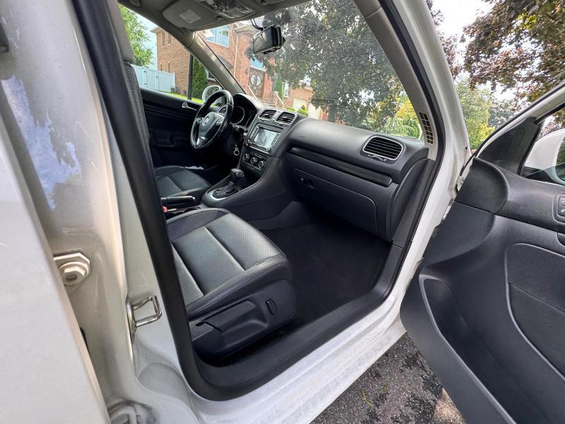 Volkswagen Jetta SportWagen 2.5L SE 2011