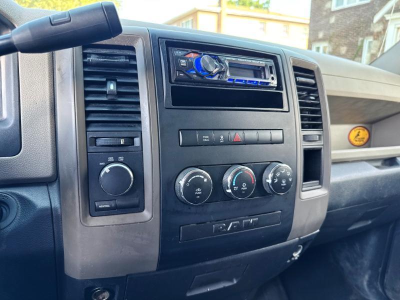 RAM 1500 SLT Quad Cab 4WD 2012