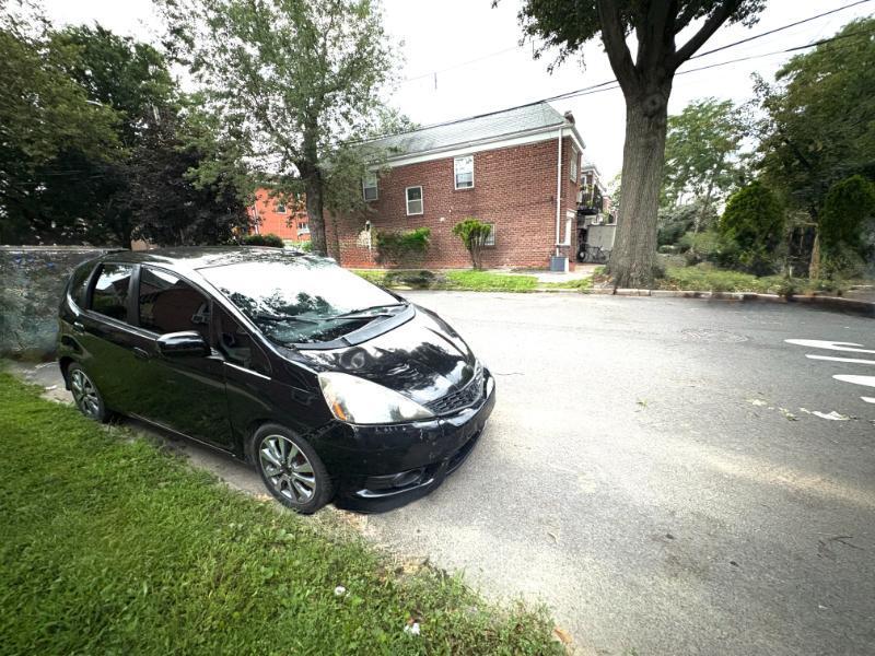 Honda Fit Sport 5-Speed AT 2012
