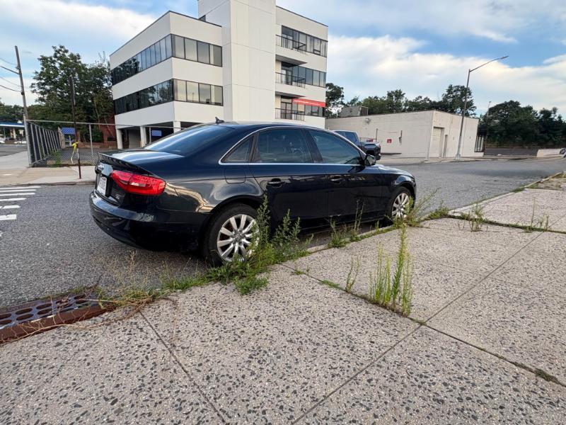 Audi A4 2.0T Sedan quattro Tiptronic 2013