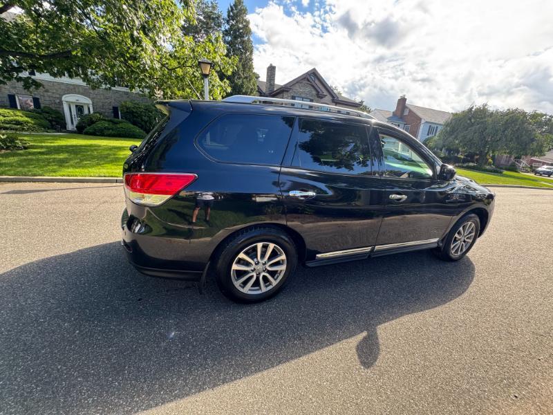 Nissan Pathfinder SV 4WD 2015
