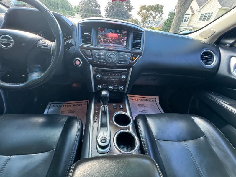 Nissan Pathfinder SV 4WD 2015