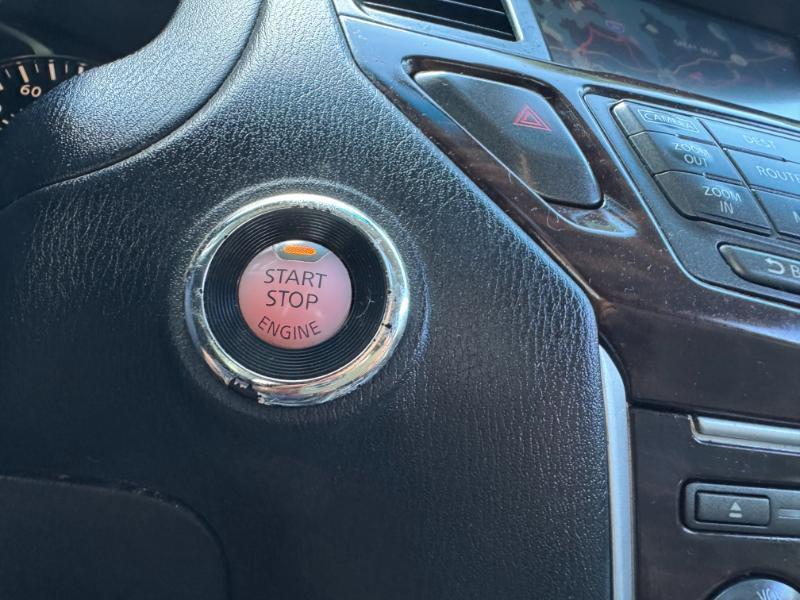 Nissan Pathfinder SV 4WD 2015