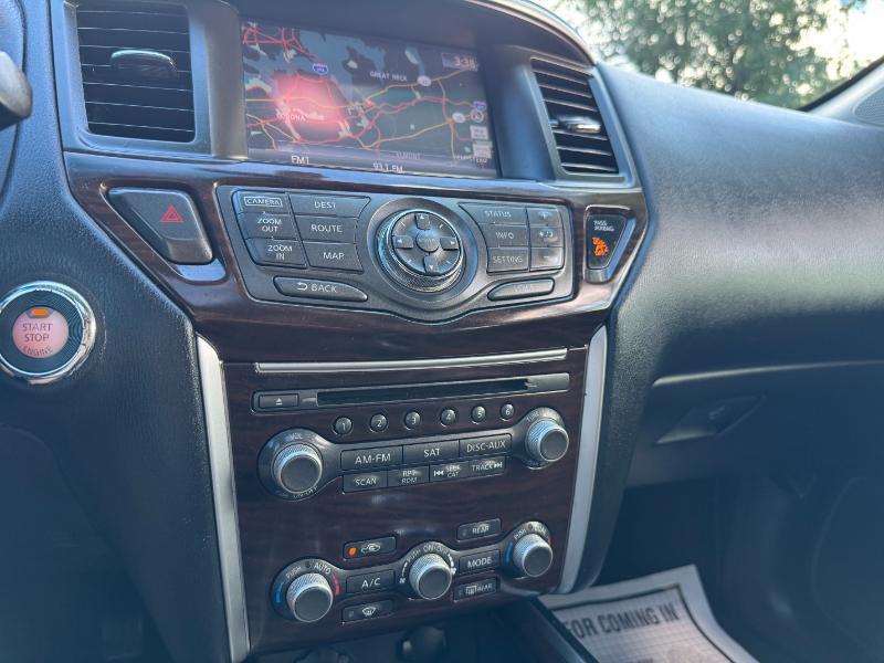Nissan Pathfinder SV 4WD 2015