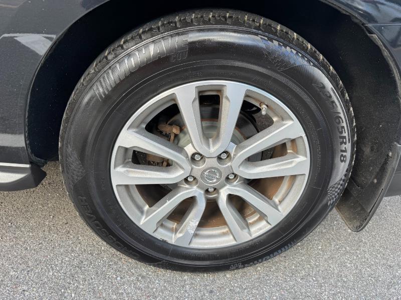 Nissan Pathfinder SV 4WD 2015