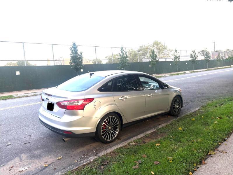 Ford Focus SE Sedan 2014