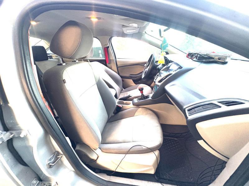 Ford Focus SE Sedan 2014