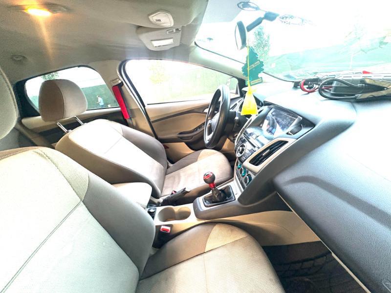 Ford Focus SE Sedan 2014