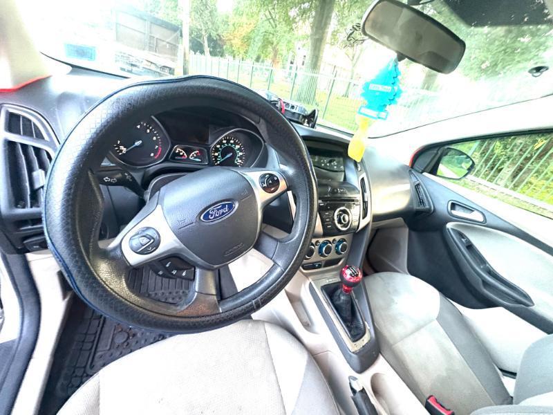 Ford Focus SE Sedan 2014