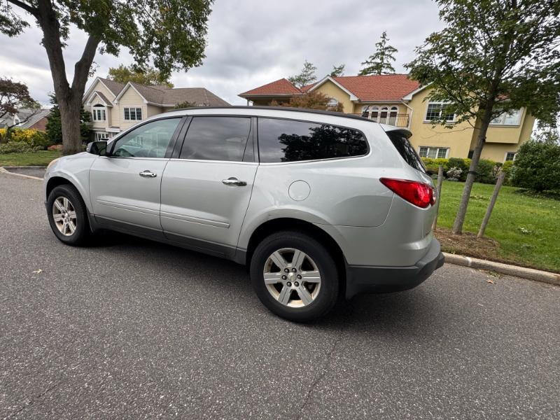 Chevrolet Traverse 2LT AWD 2011